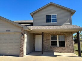 4012 Snowy Owl Dr in Columbia, MO - Building Photo