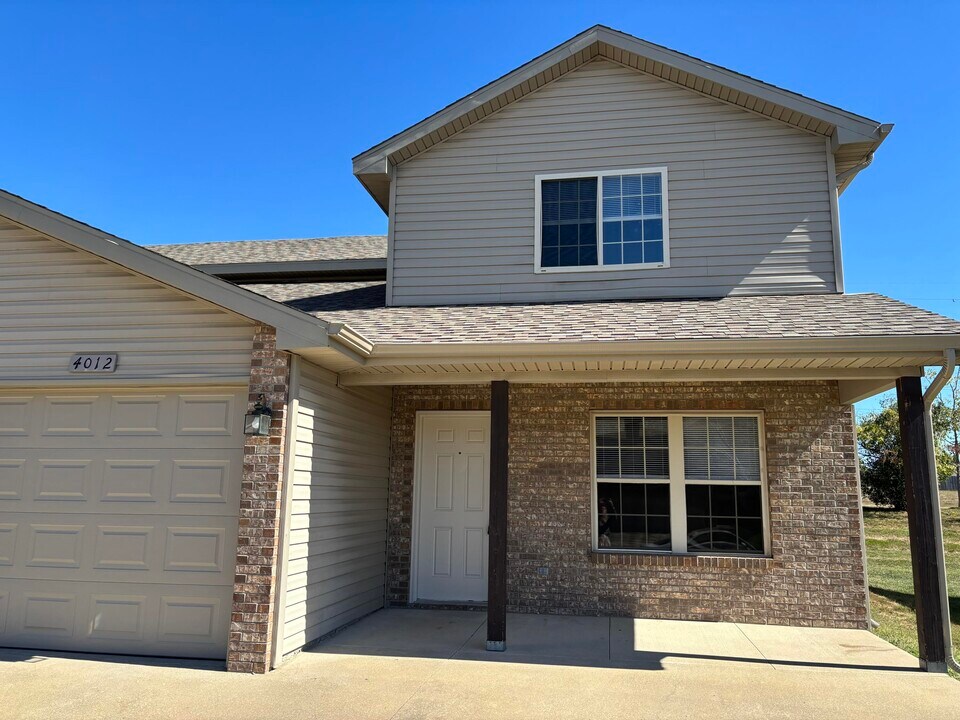 4012 Snowy Owl Dr in Columbia, MO - Building Photo