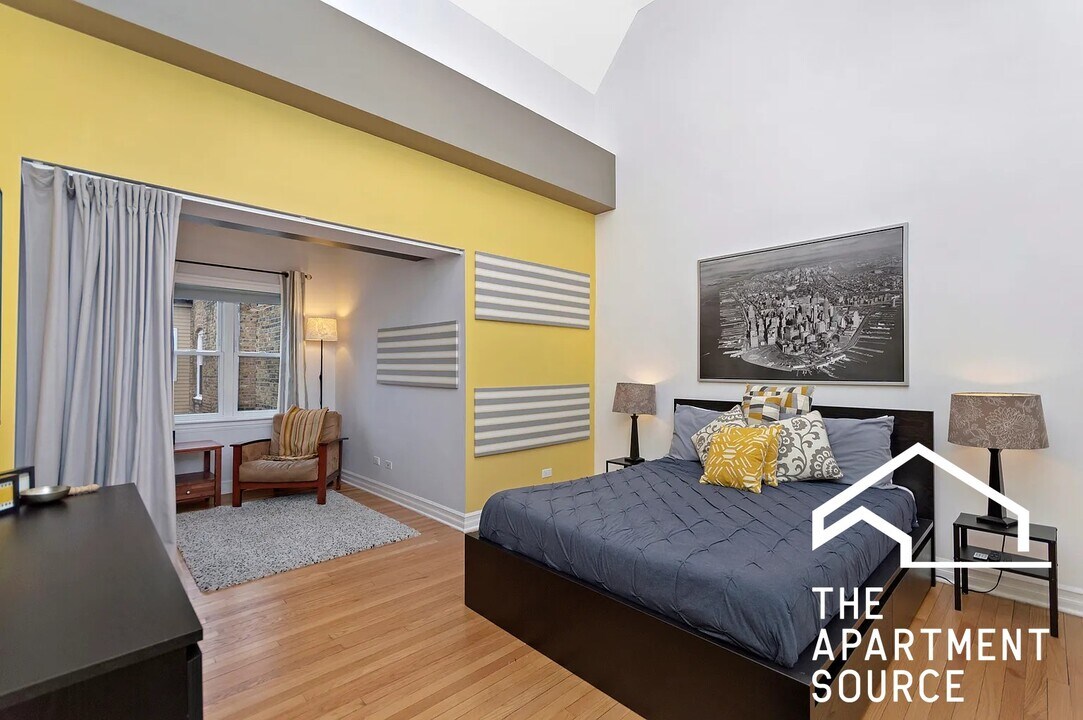 1430 W Lunt Ave, Unit 2W in Chicago, IL - Building Photo