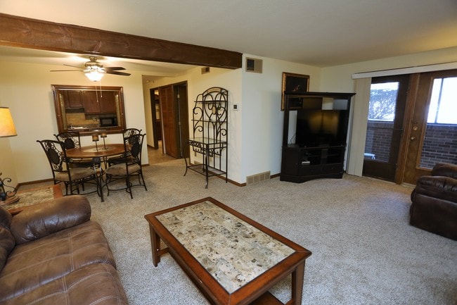 Carriage Hill Apartments: A 55 and Better Community in Canton, OH - Foto de edificio - Interior Photo