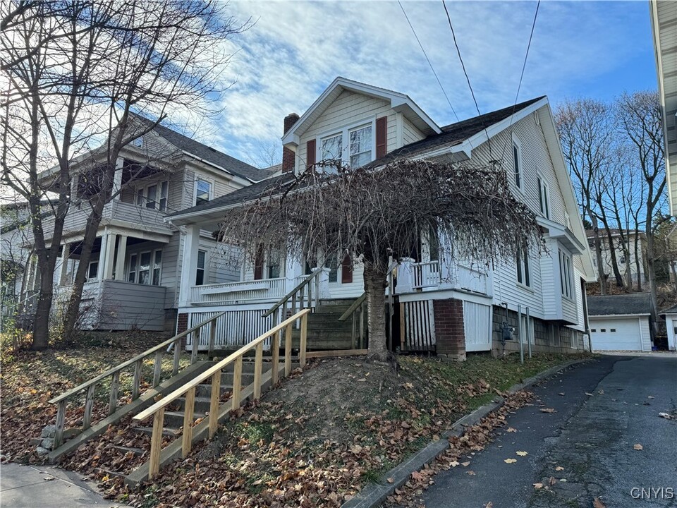 1036 Lancaster Ave in Syracuse, NY - Building Photo