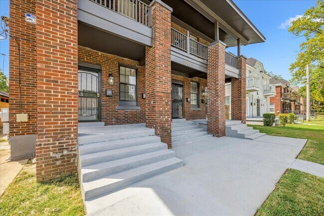 2395 Forest Ave in Memphis, TN - Building Photo - Building Photo