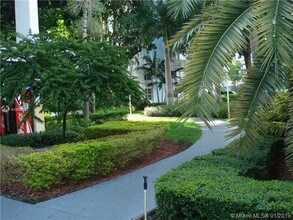 484 NW 165th St-Unit -A415 in Miami, FL - Building Photo - Building Photo