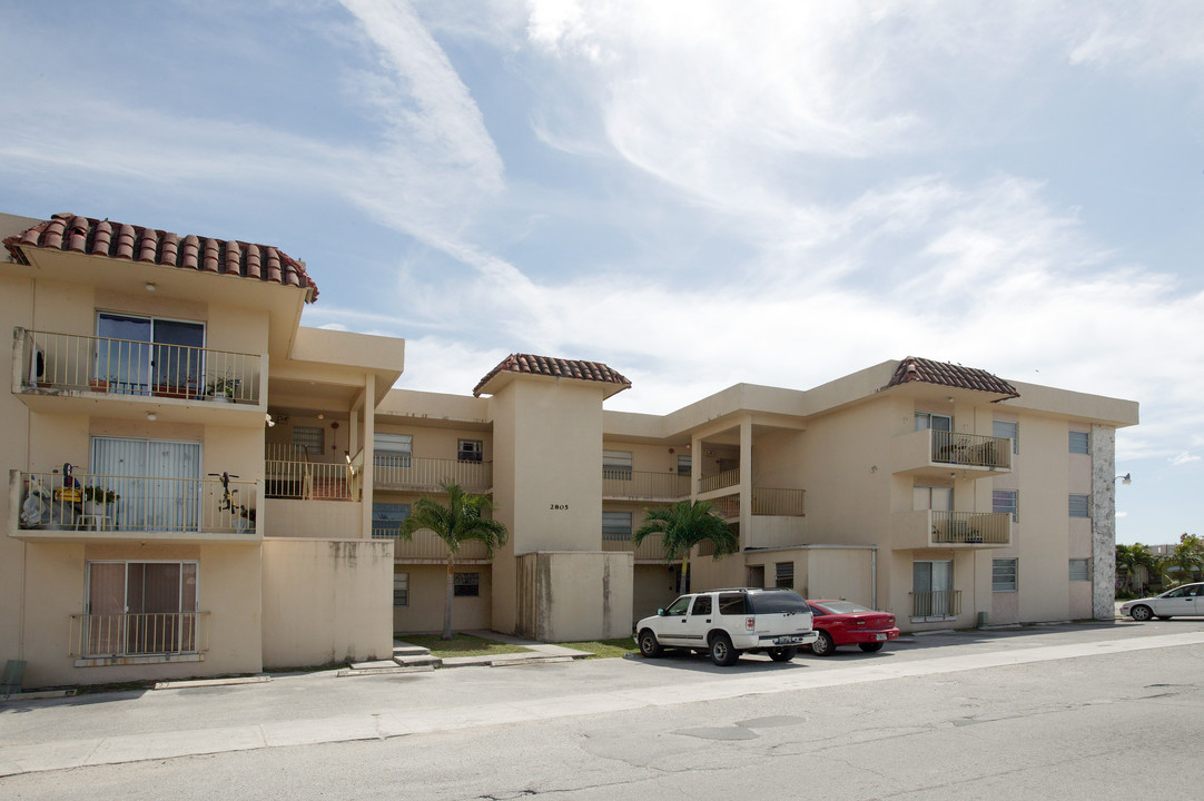 Mar Kay Apartments in Hialeah, FL - Building Photo