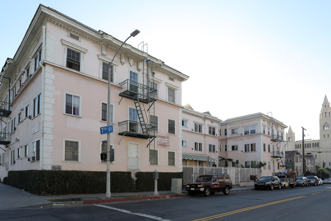 Ambassador Arms Apartments in Los Angeles, CA - Building Photo