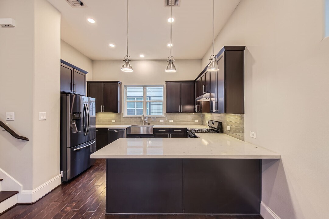 407 N Nagle St in Houston, TX - Building Photo