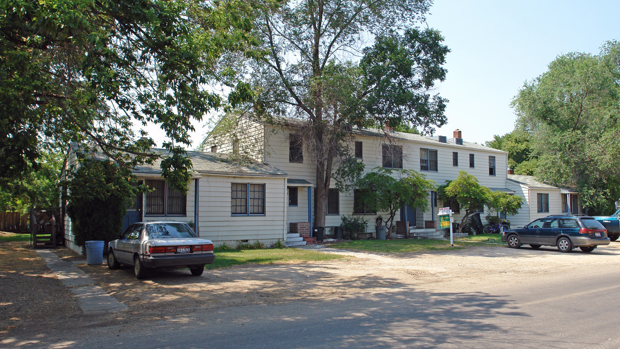 VILLAGE APARTMENT in Boise, ID - Building Photo