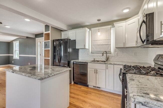 8 Pluff Ave in North Reading, MA - Building Photo - Building Photo