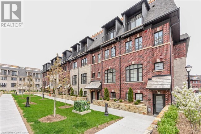 35 Lunar Cres in Mississauga, ON - Building Photo - Building Photo