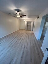 1799 N Highland Ave, Unit E103 in Clearwater, FL - Building Photo