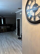 1245 Sussex Dr in North Lauderdale, FL - Foto de edificio - Building Photo