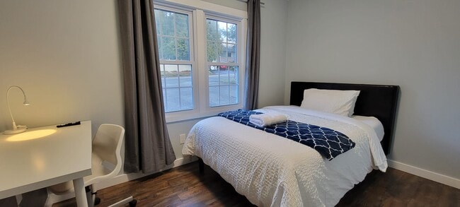 19925 Wallingford Ave N in Shoreline, WA - Foto de edificio - Building Photo