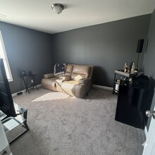 370 Holly Grove Dr in Winterville, NC - Foto de edificio - Building Photo