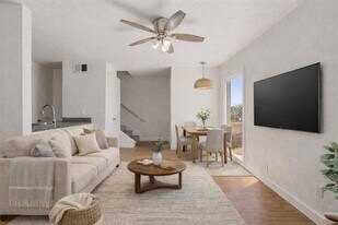 300 E Croslin St in Austin, TX - Building Photo