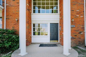 430 Fox Hills Dr S in Bloomfield Township, MI - Building Photo - Building Photo