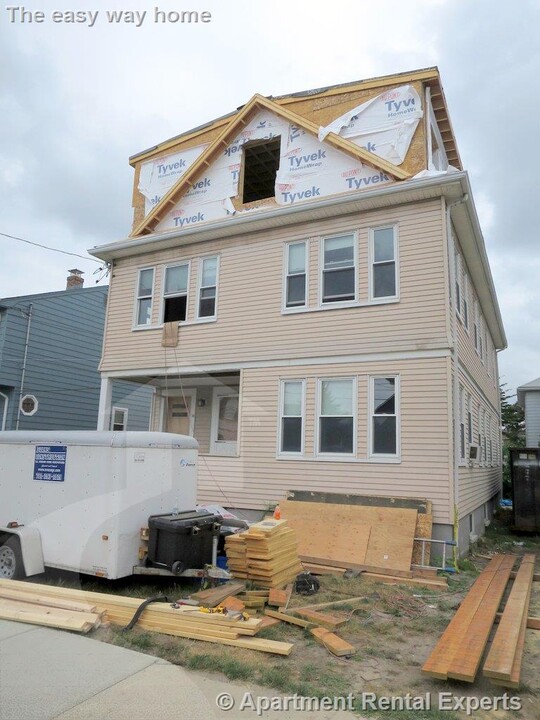 14 Renfrew St in Medford, MA - Building Photo