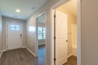 3733 Moseley Dr in Sumter, SC - Building Photo - Building Photo