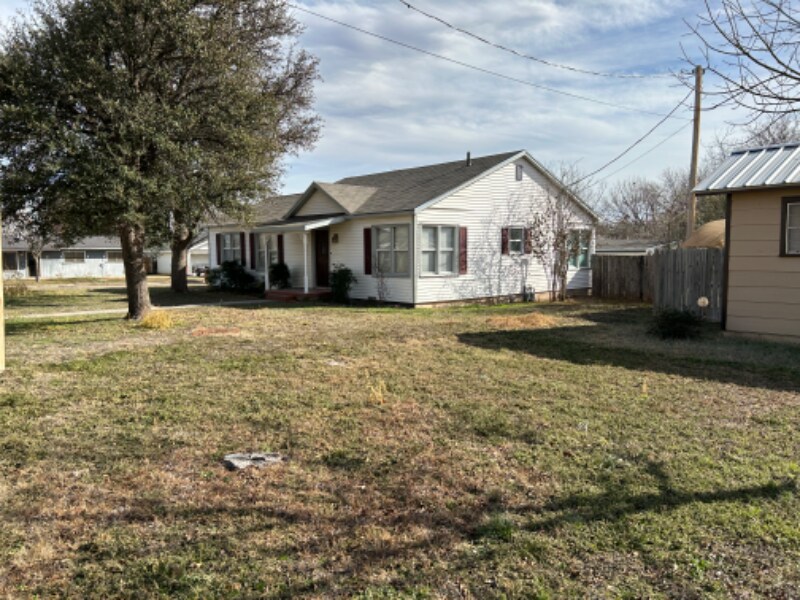 1803 W Ave H in San Angelo, TX - Building Photo