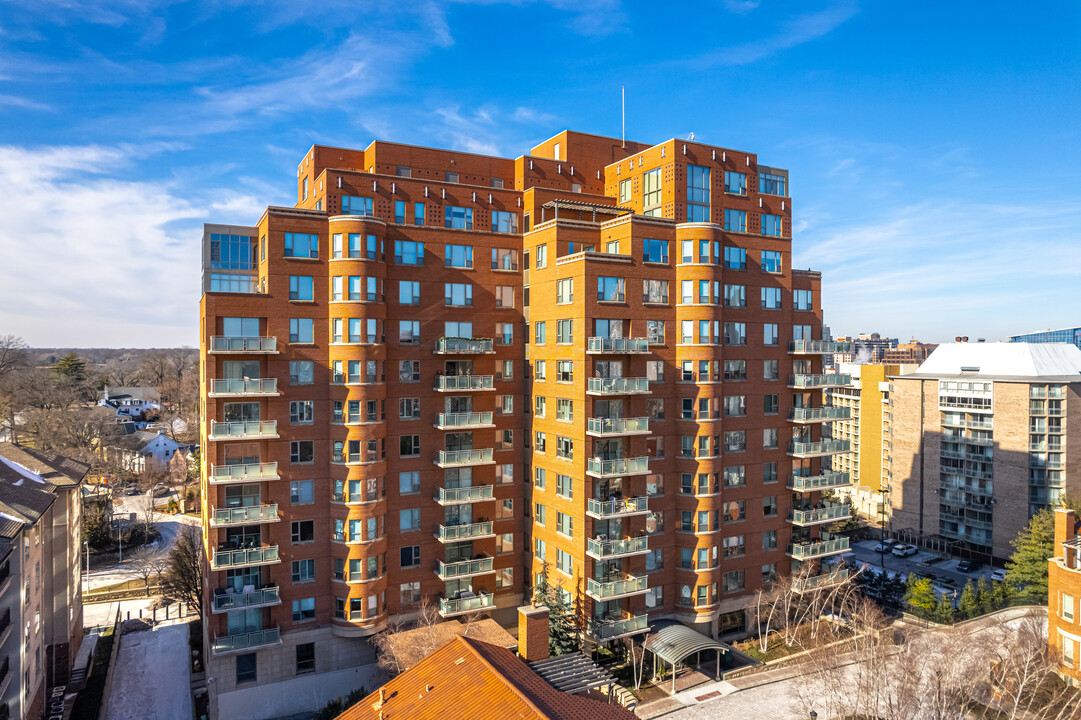 Kirkwood Circle in Kansas City, MO - Foto de edificio