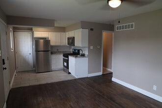 1661 W Highview Dr, Unit 1661 in Arnold, MO - Building Photo - Building Photo