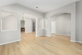 13039 Golden Water Ct in Houston, TX - Foto de edificio - Building Photo