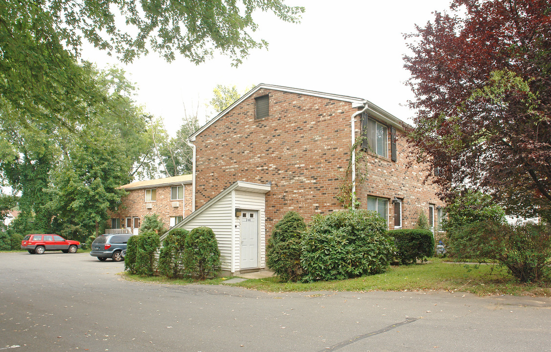 Blakeslee Street Townhomes in Bristol, CT - Foto de edificio