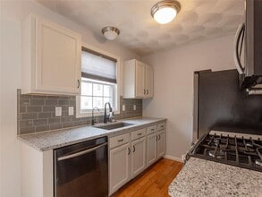 835 Sandy Ln in Warwick, RI - Building Photo - Building Photo