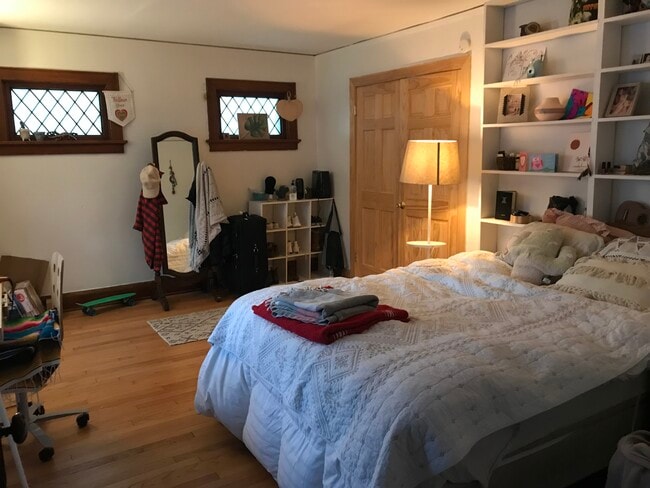 property at 3078 N Bartlett Ave