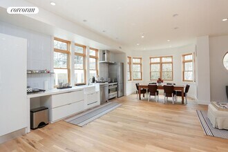 20 Little Plains Rd in Southampton, NY - Building Photo - Building Photo