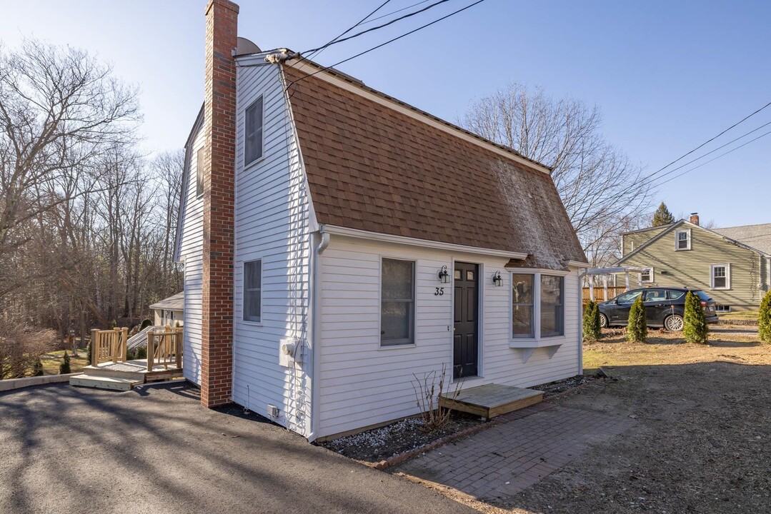 35 S Eliot Rd in Kittery, ME - Building Photo