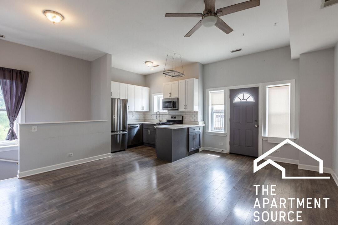 3220 W Augusta Blvd, Unit 3 in Chicago, IL - Foto de edificio