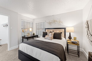 Aven East in Houston, TX - Building Photo