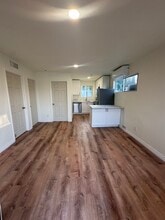 1342 Mimosa Ct in Escondido, CA - Foto de edificio - Building Photo