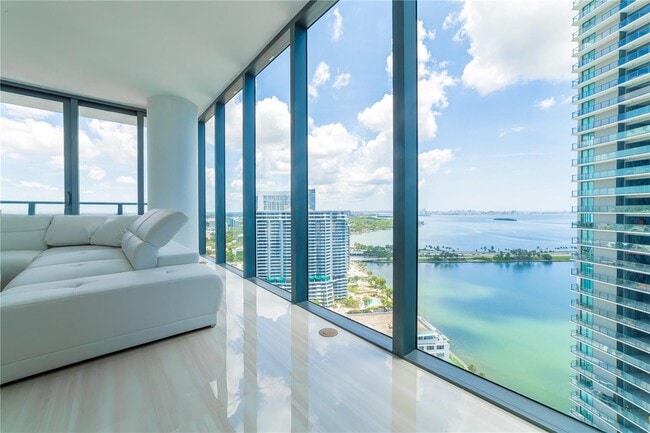 650 NE 32nd St, Unit 2808 in Miami, FL - Building Photo - Building Photo