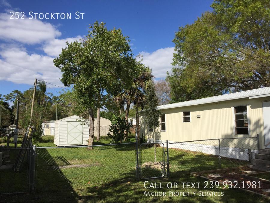 252 Stockton St in North Fort Myers, FL - Building Photo