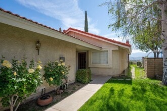 19336 Old Friend Rd in Santa Clarita, CA - Building Photo - Building Photo