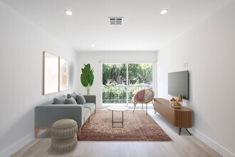 2136 Colby Ave in Los Angeles, CA - Building Photo - Building Photo