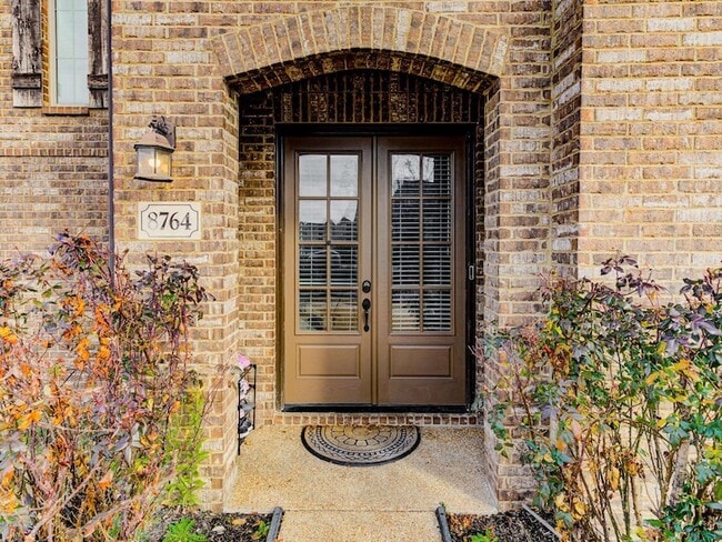 8764 Brunswick Forest Dr in Memphis, TN - Foto de edificio - Building Photo