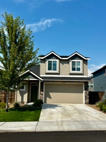 20556 SE Evian Ave in Bend, OR - Foto de edificio