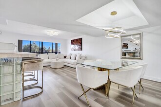 270 Captains Walk, Unit 310 in Delray Beach, FL - Foto de edificio - Building Photo