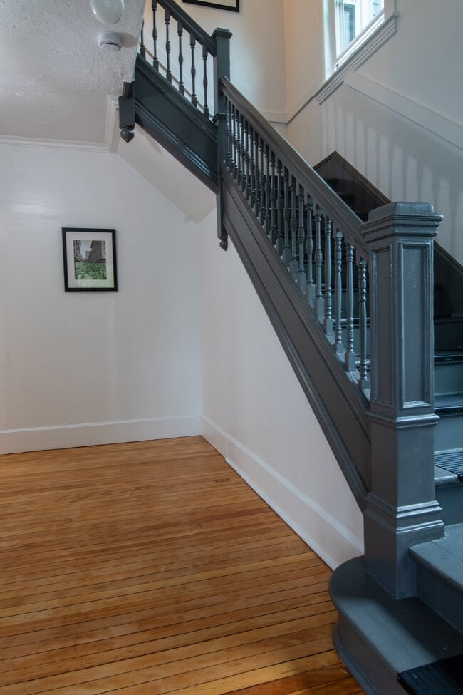 5 Stoneland Rd, Unit 1
