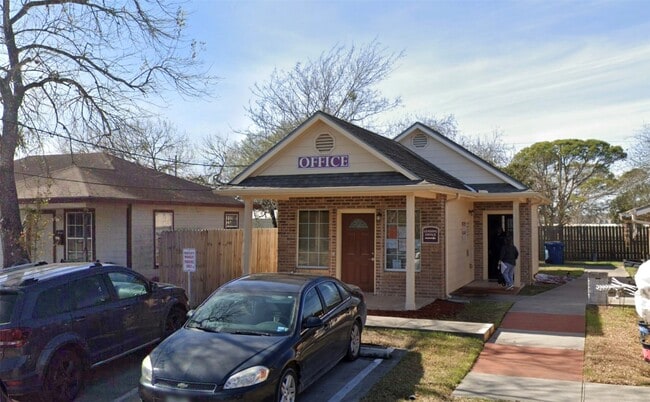 property at 924 Flores St