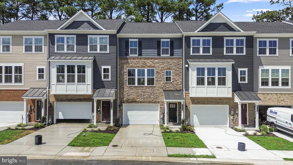 8256 Longford Rd in Millersville, MD - Building Photo