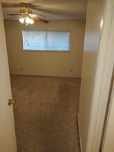 71 W Santa Ana Ave, Unit Santa Ana Apartment in Clovis, CA - Foto de edificio - Building Photo