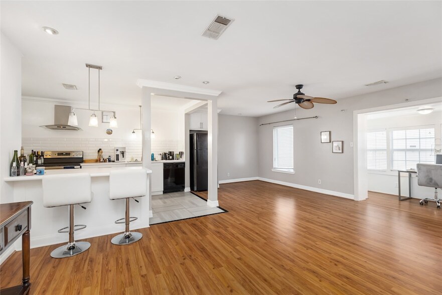 2824 Briarhurst Dr in Houston, TX - Building Photo