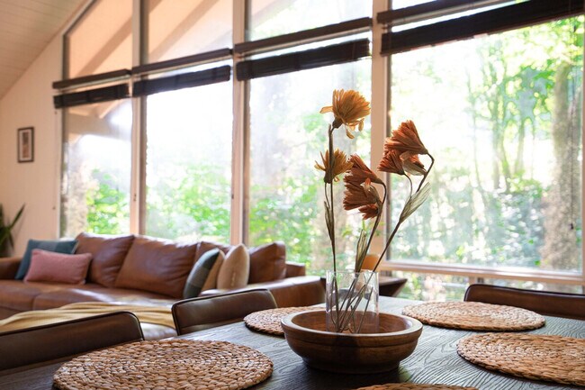 16441 SE 42nd Pl, Unit SI ID1324817P in Bellevue, WA - Foto de edificio - Building Photo