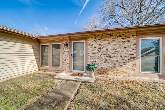 5727 Valley Point in San Antonio, TX - Building Photo - Building Photo