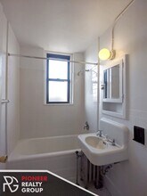 3327 W Diversey Ave, Unit 137 in Chicago, IL - Foto de edificio - Building Photo