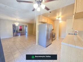 8765 Crucero Dr in Elk Grove, CA - Building Photo - Building Photo