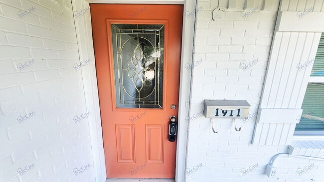 property at 1911 Hillcrest Dr